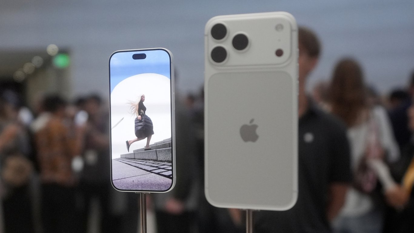 Apple начала проверять содержимое коробок с iPhone без вскрытия